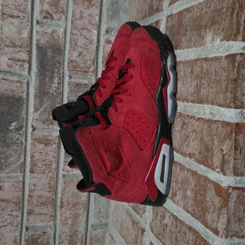 Kids Jordan 6 retro Toro Bravo red size 6y